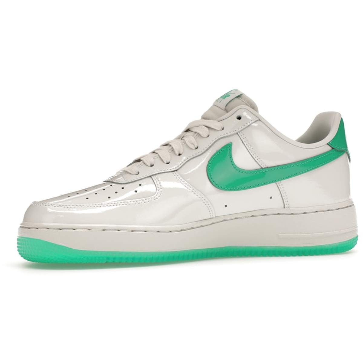 Miniatyrbild av Nike Air Force 1 Low '07 Patent Platinum Tint Stadium Green 3
