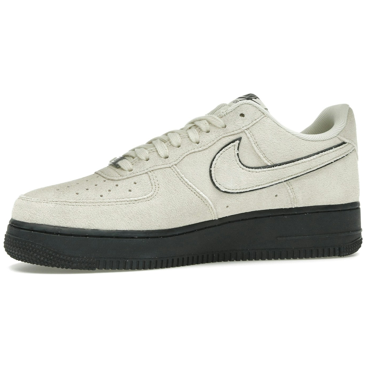 Miniatyrbild av Nike Air Force 1 07 LV8 Light Khaki Black 3