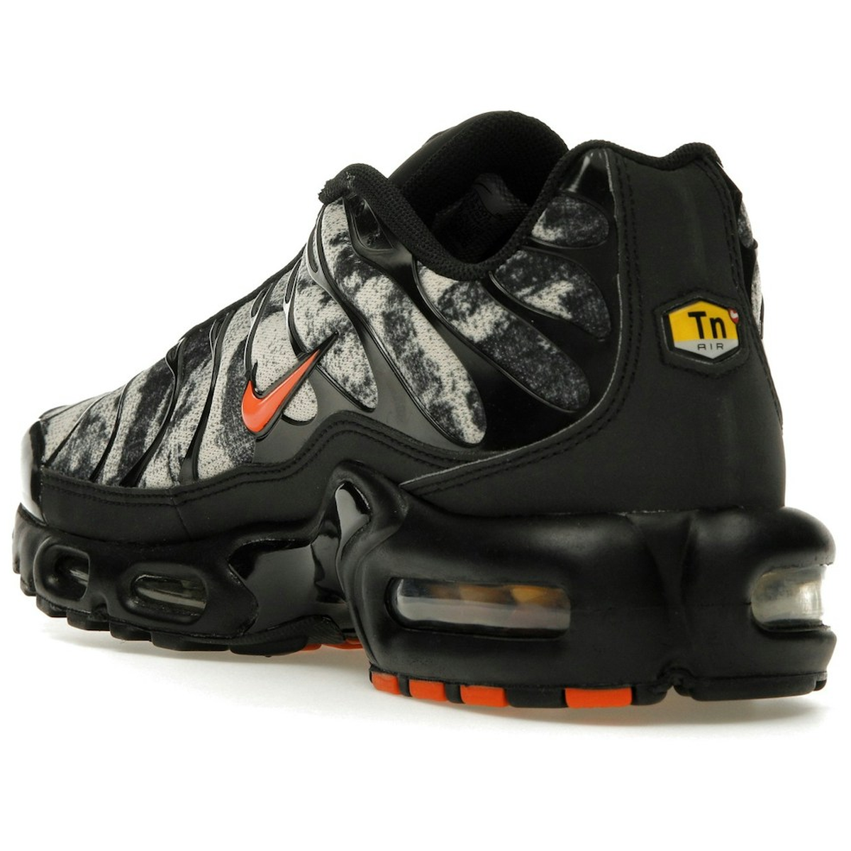 Miniatyrbild av Nike Air Max Plus Camo Black Safety Orange 4